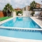 Apartment with swimming pool