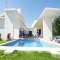 Villa for 8 just minutes from the beach!