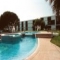 Con tres piscinas, en complejo residencial