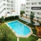 Urbanizaci�n con piscina y zonas verdes.