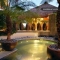 jacuzzi et jardin