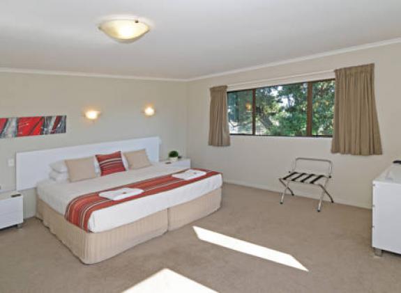 airport-harbour-view-motel image