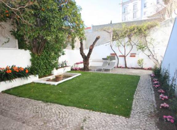 alfama-terrace-rentexperience image