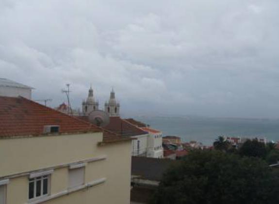 cozy-lisbon-graca image