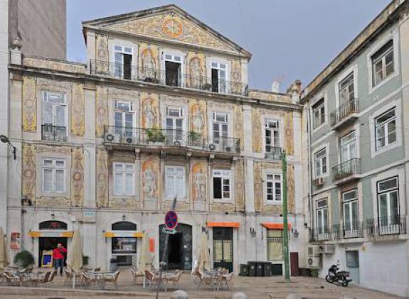 localtraveling-chiado-trindade image