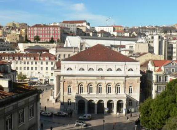 traveling-to-lisbon-low-cost-lisbon-rossio-apartments image