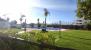 Piscina y jardines
