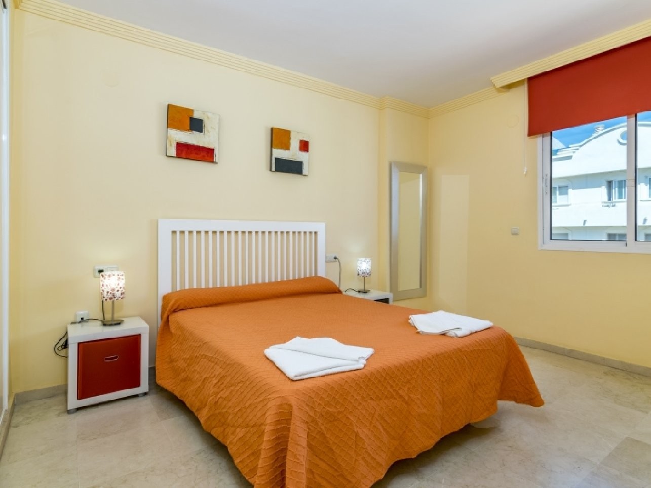 Espacioso con aire y WiFi, en la playa del Cable Dormitorio