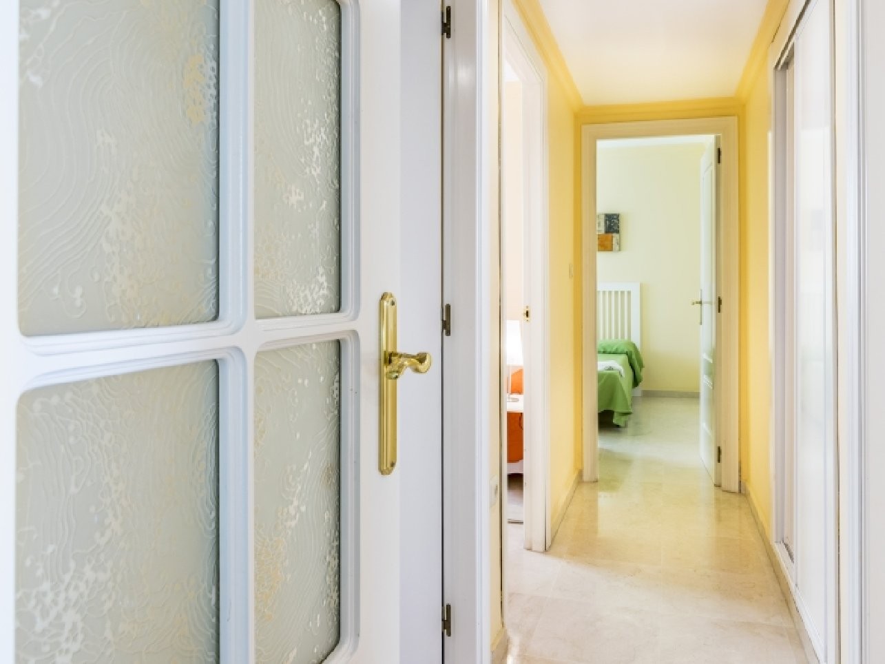 Dormitorio Espacioso con aire y WiFi, en la playa del Cable