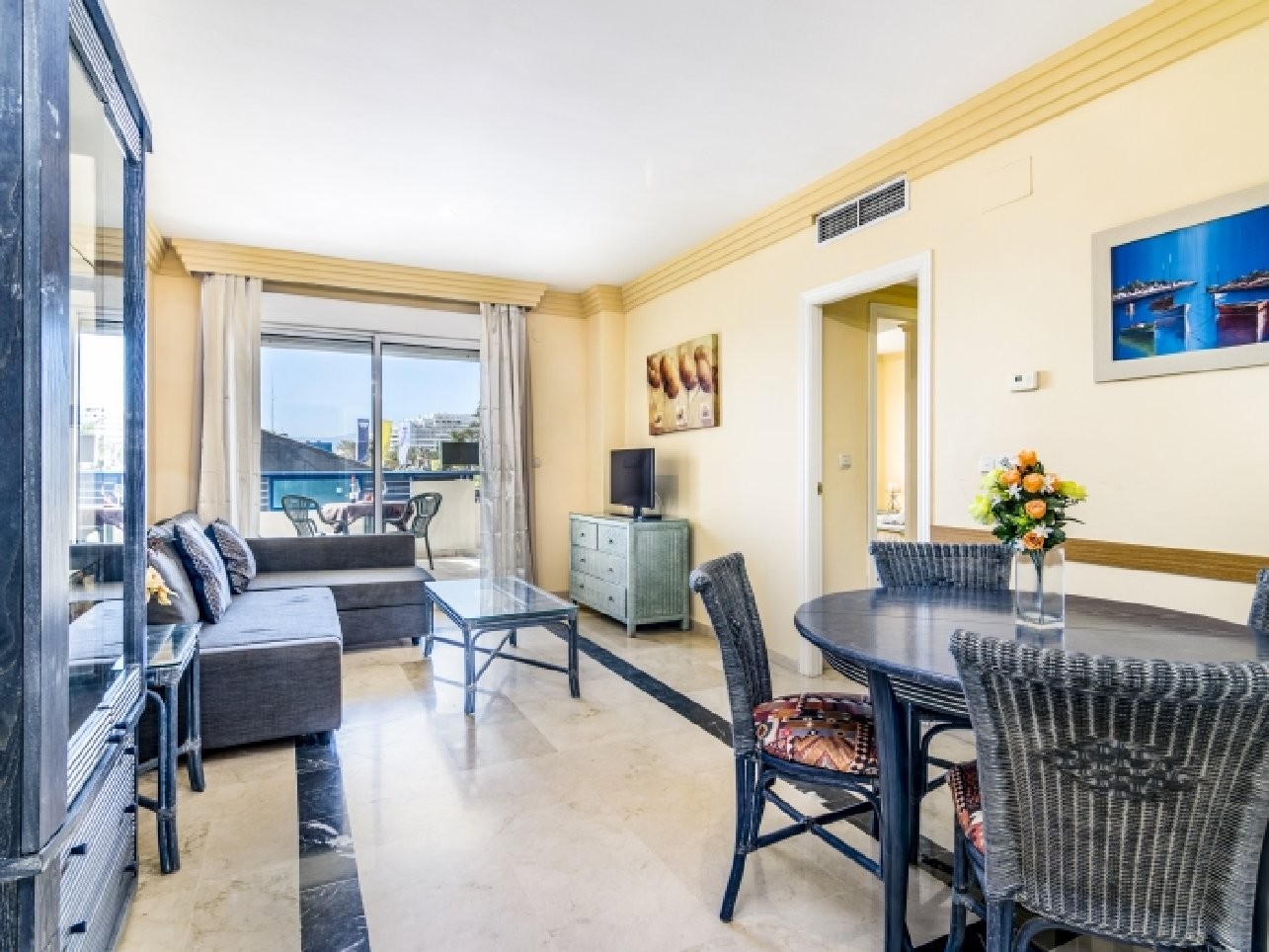 Marbella Salón