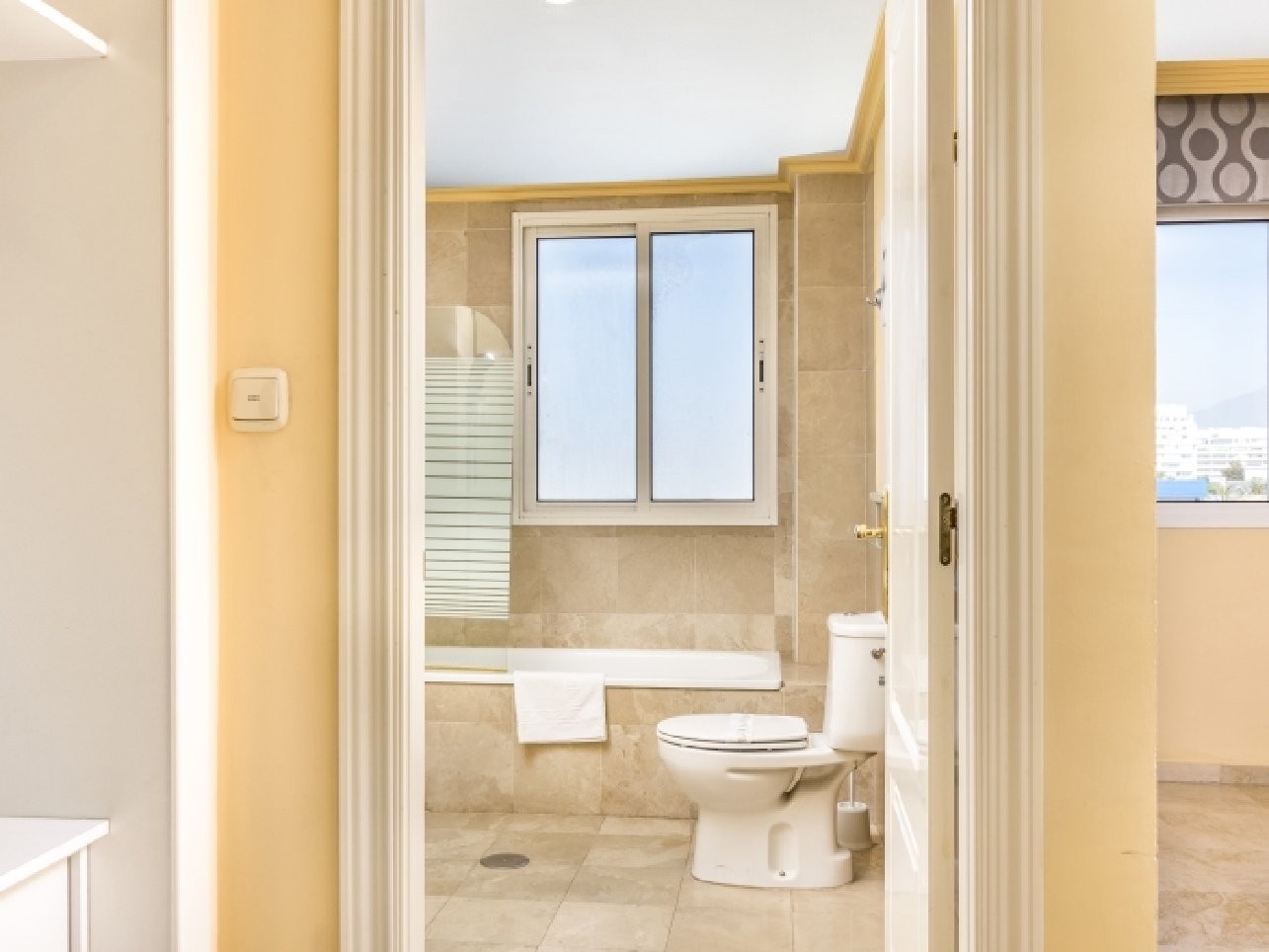 Cuarto de baño Bonito apartamento con piscina común