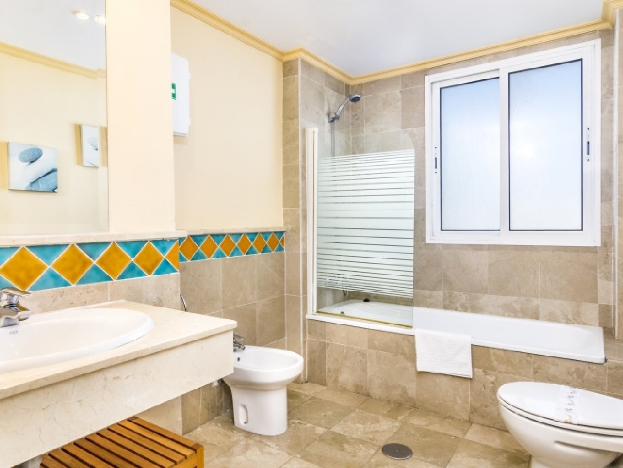 Bonito apartamento con piscina común Cuarto de baño