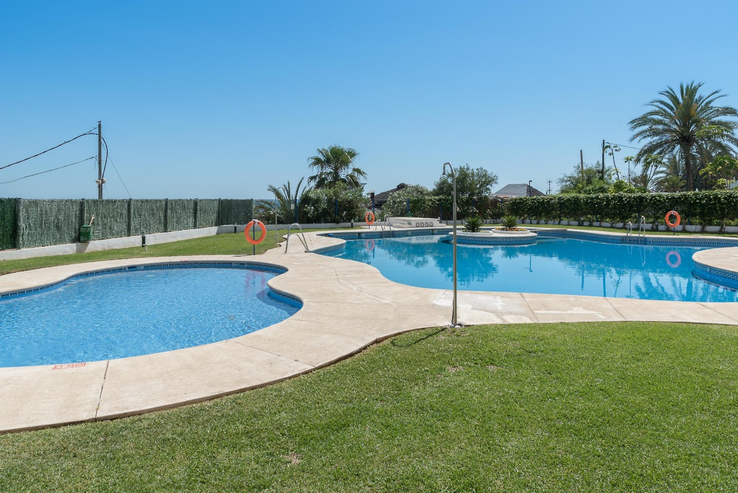 Jardín Bonito apartamento con piscina común