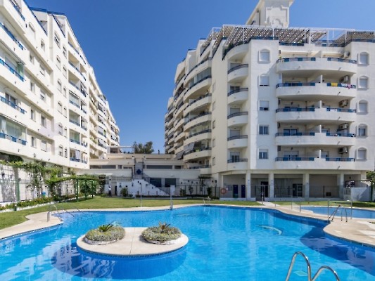 Bonito apartamento con piscina común
