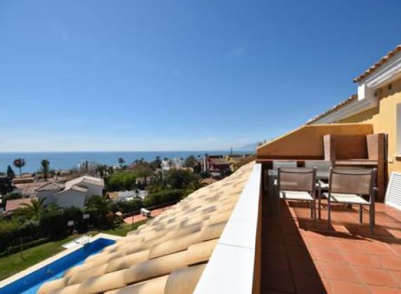 modern-beachside-penthouse-with-amazing-sea-views image