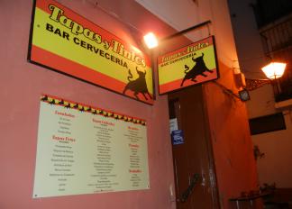 Tapas y Tintos