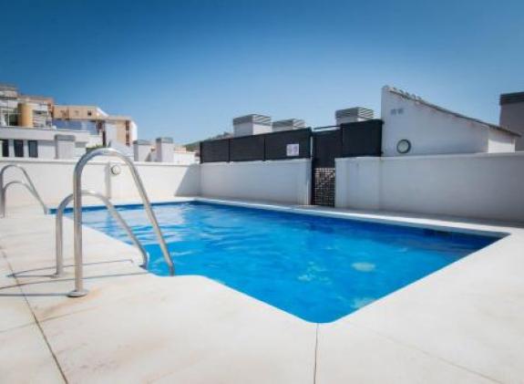 holidays2malaga-refino-pool-and-parking image