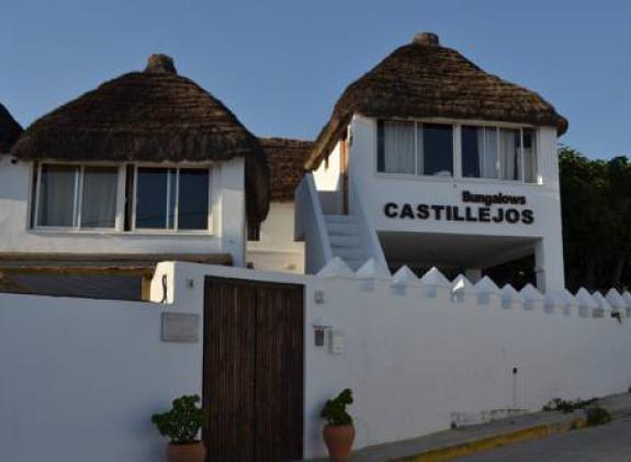 bungalows-los-castillejos-adults-only image