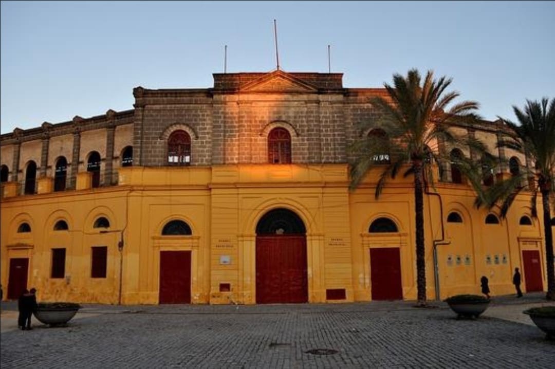 Barrio Apartamento en zona centrica de Jerez, plaza de toros, feria, salida a playas, etc...