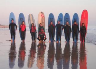 9 Pies Escuela de surf y Surf Camp