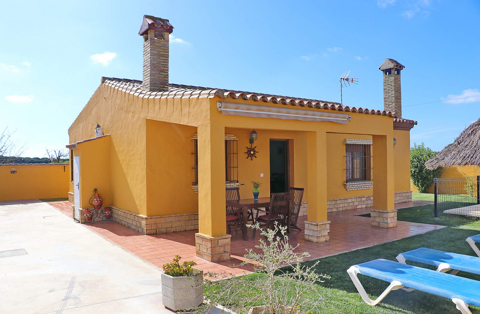 Casa con piscina en Roche Edificio