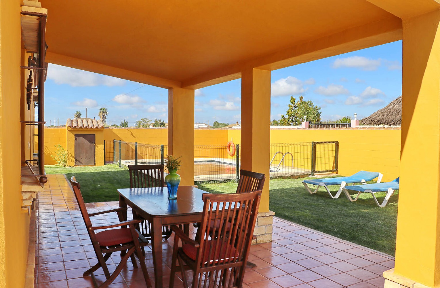 Casa con piscina en Roche Patio