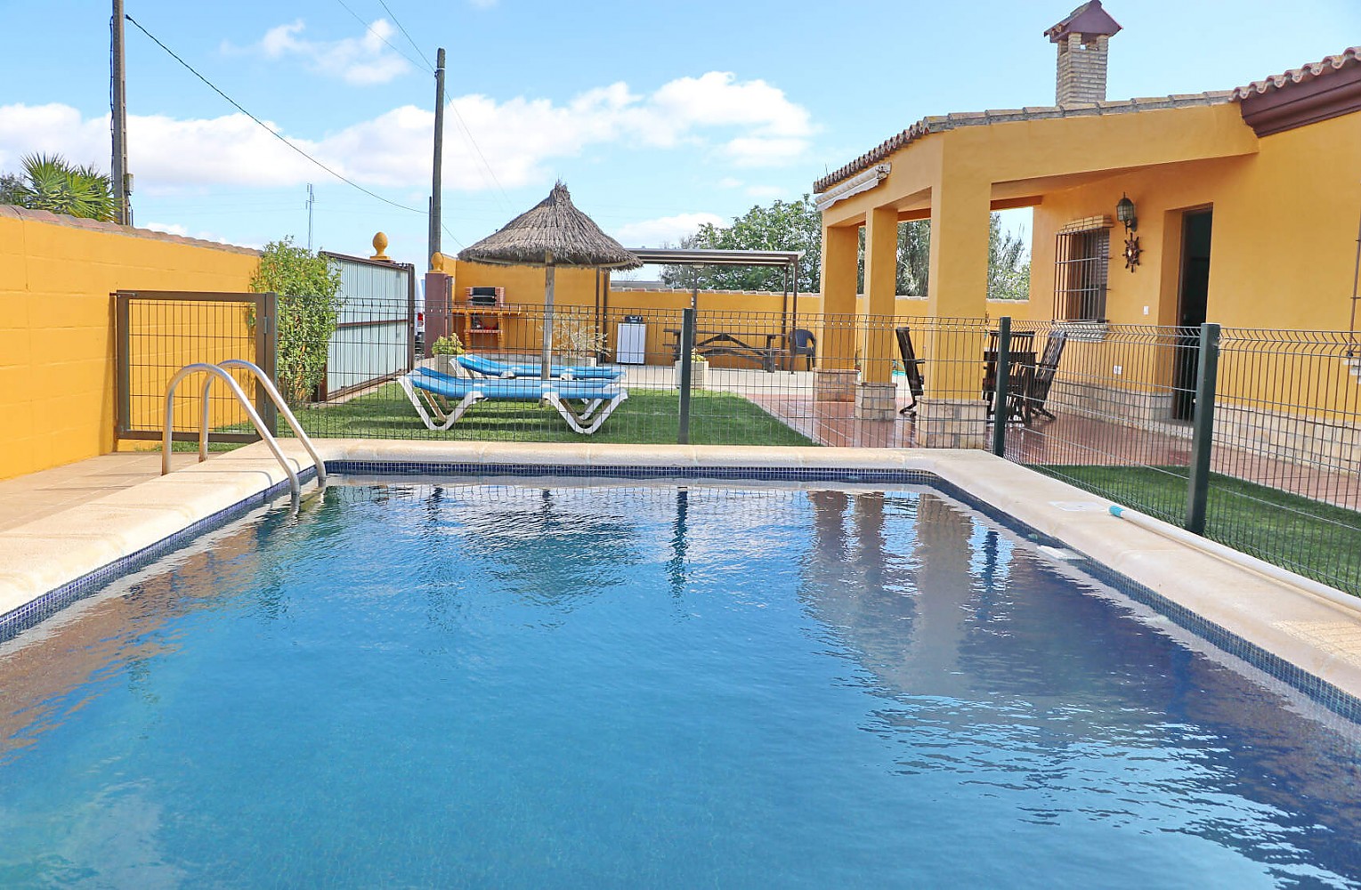 Casa con piscina en Roche Piscina