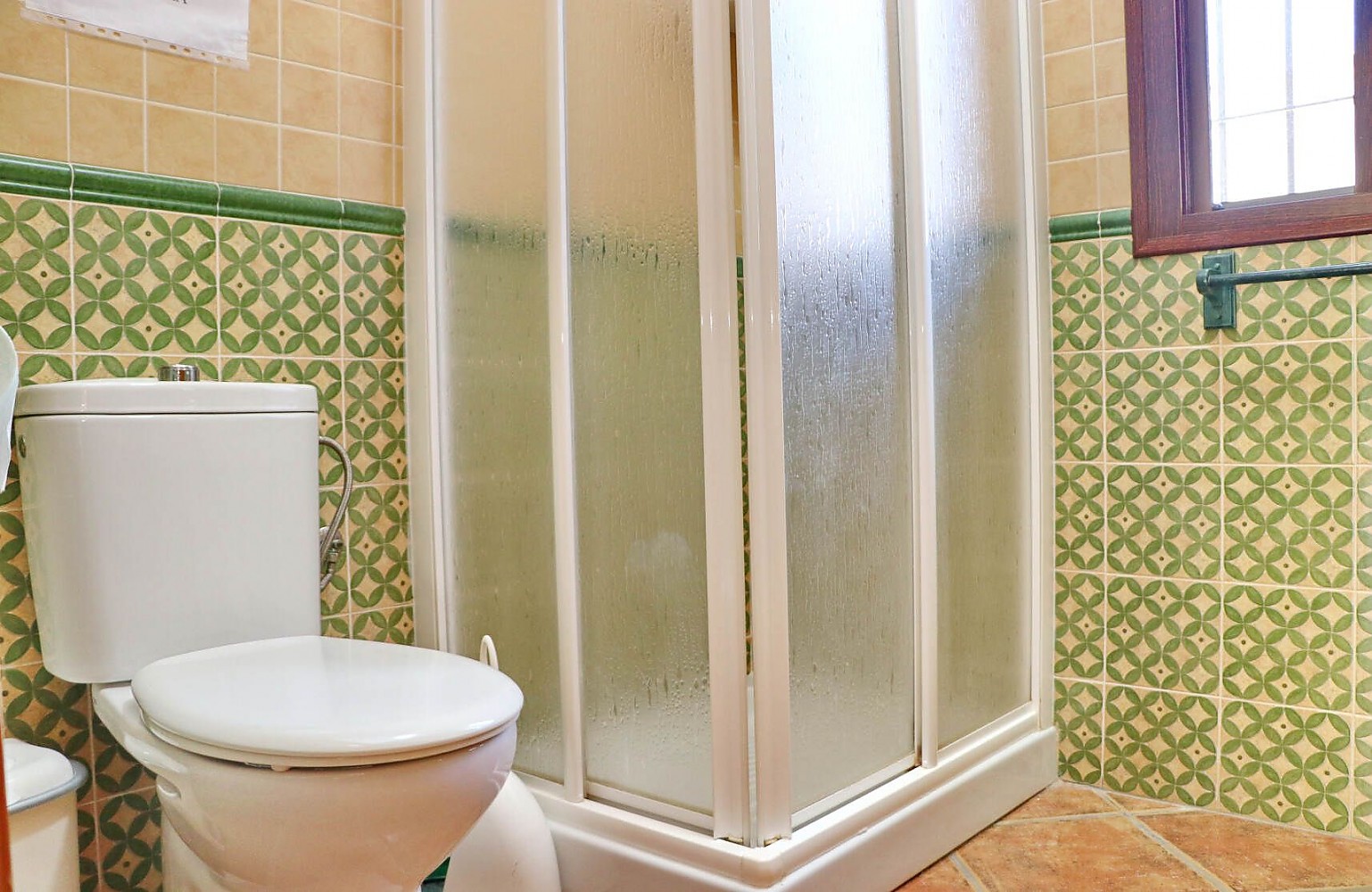 Cuarto de baño Preciosa chalet con piscina, cerca del centro