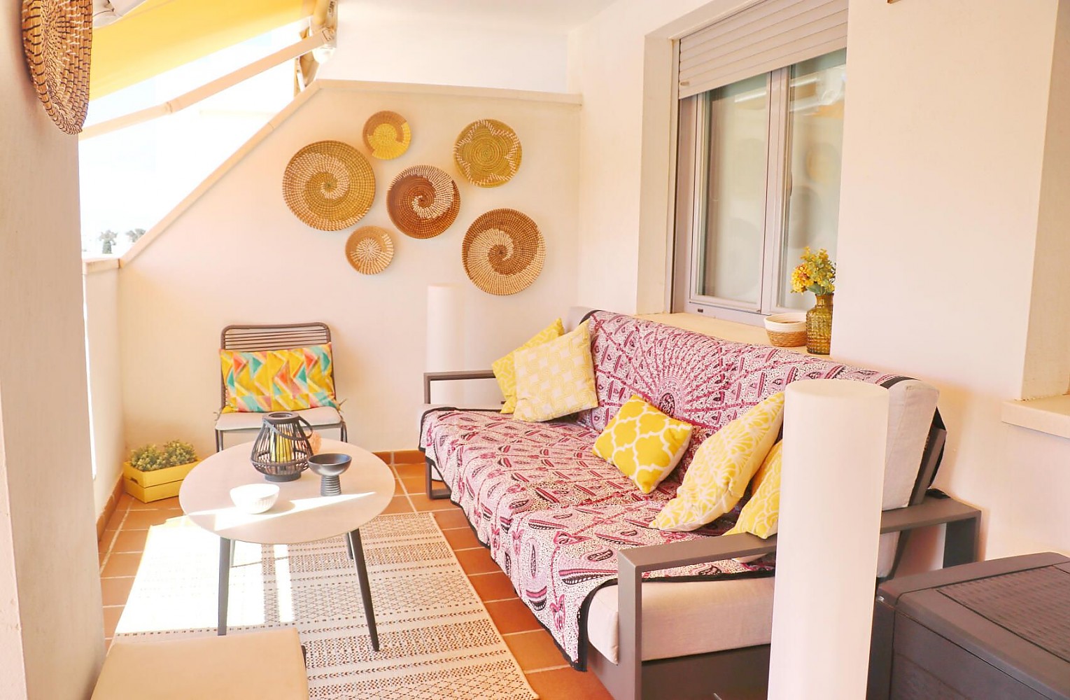 Balcón/Terraza Apartamento en Conil con piscina comunitaria, jardines y gran terraza.