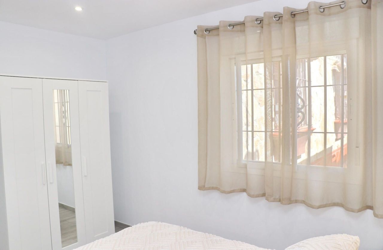 Dormitorio Apartamento Rural Marisma con piscina privada.