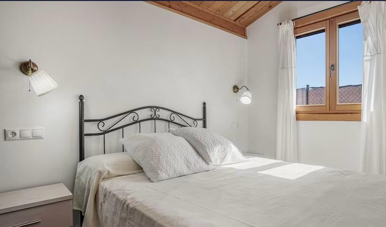 Dormitorio Casa Aguacate con piscina privada.