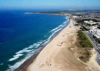 Conil de la Frontera and its beaches * All PYRENEES · France, Spain, Andorra