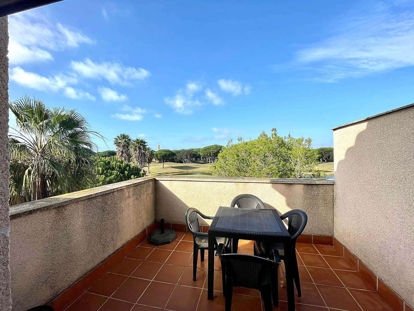 Apartamento acogedor al lado del campo de golf Balcón/Terraza