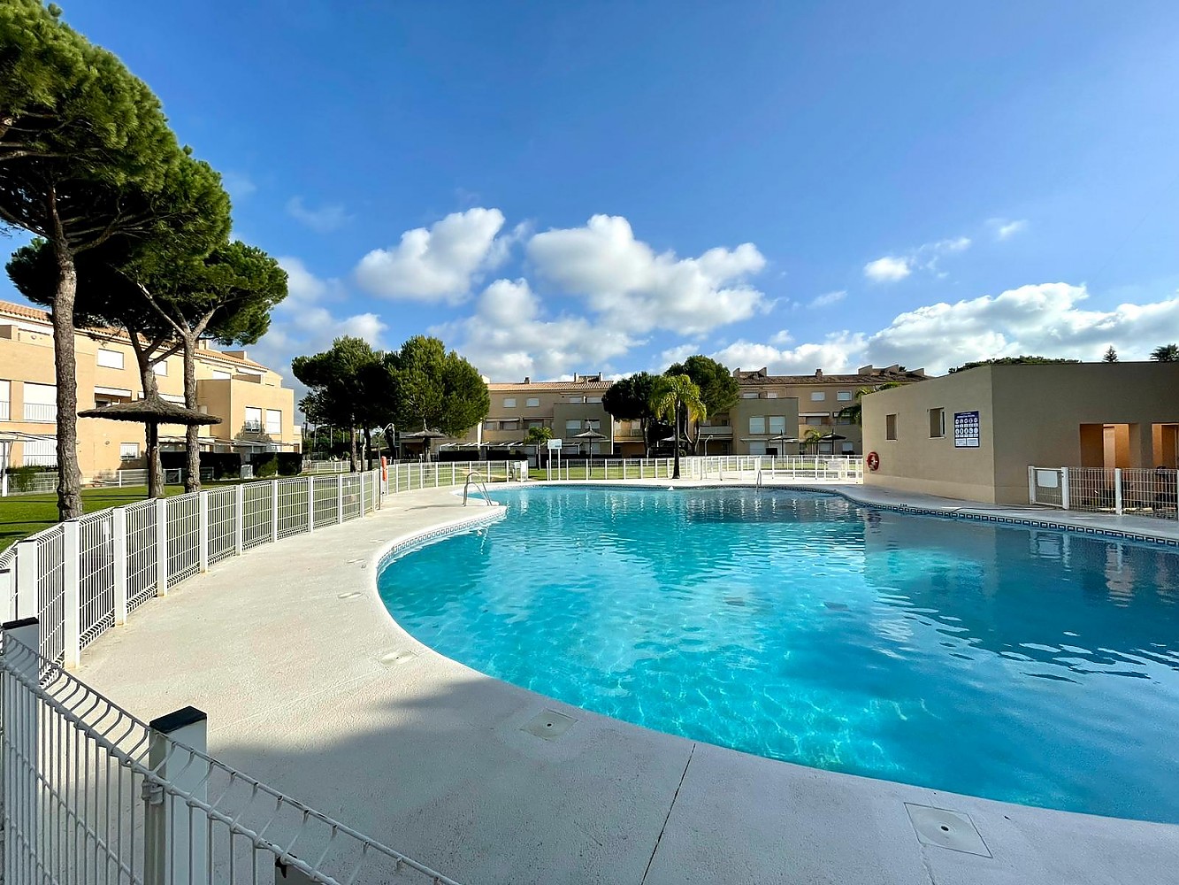 Apartamento acogedor al lado del campo de golf Piscina