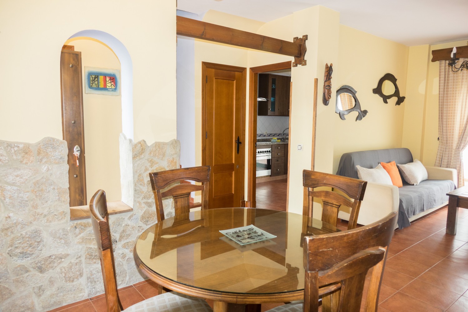 Comedor Muy buena ubicación, piscina comunitaria