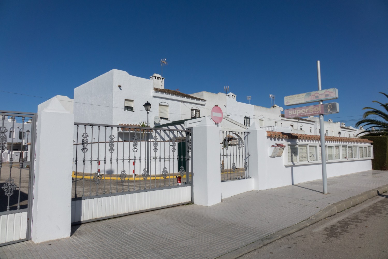 Muy buena ubicación, piscina comunitaria Edificio