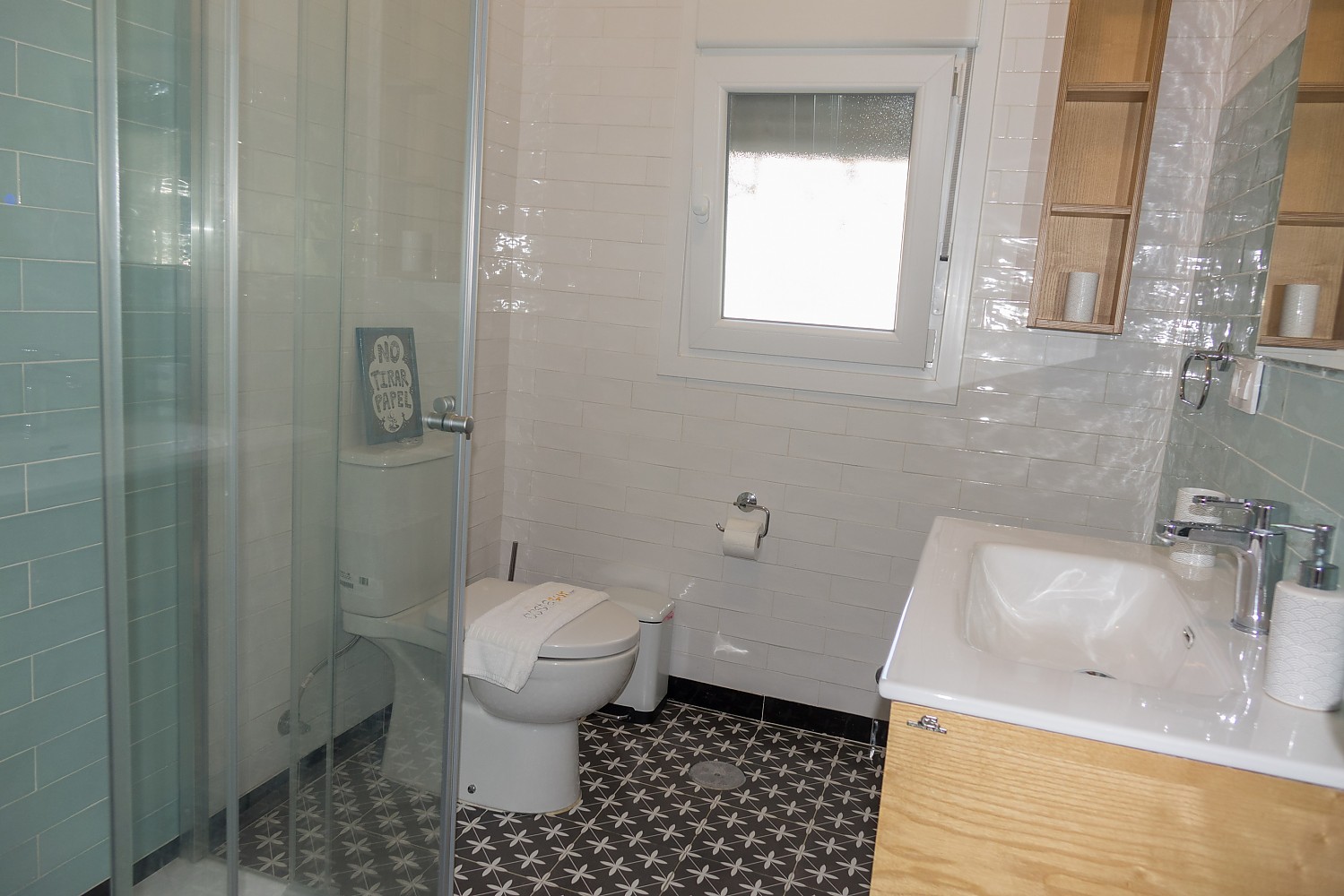 Cuarto de baño El Girasol, cerca de la playa