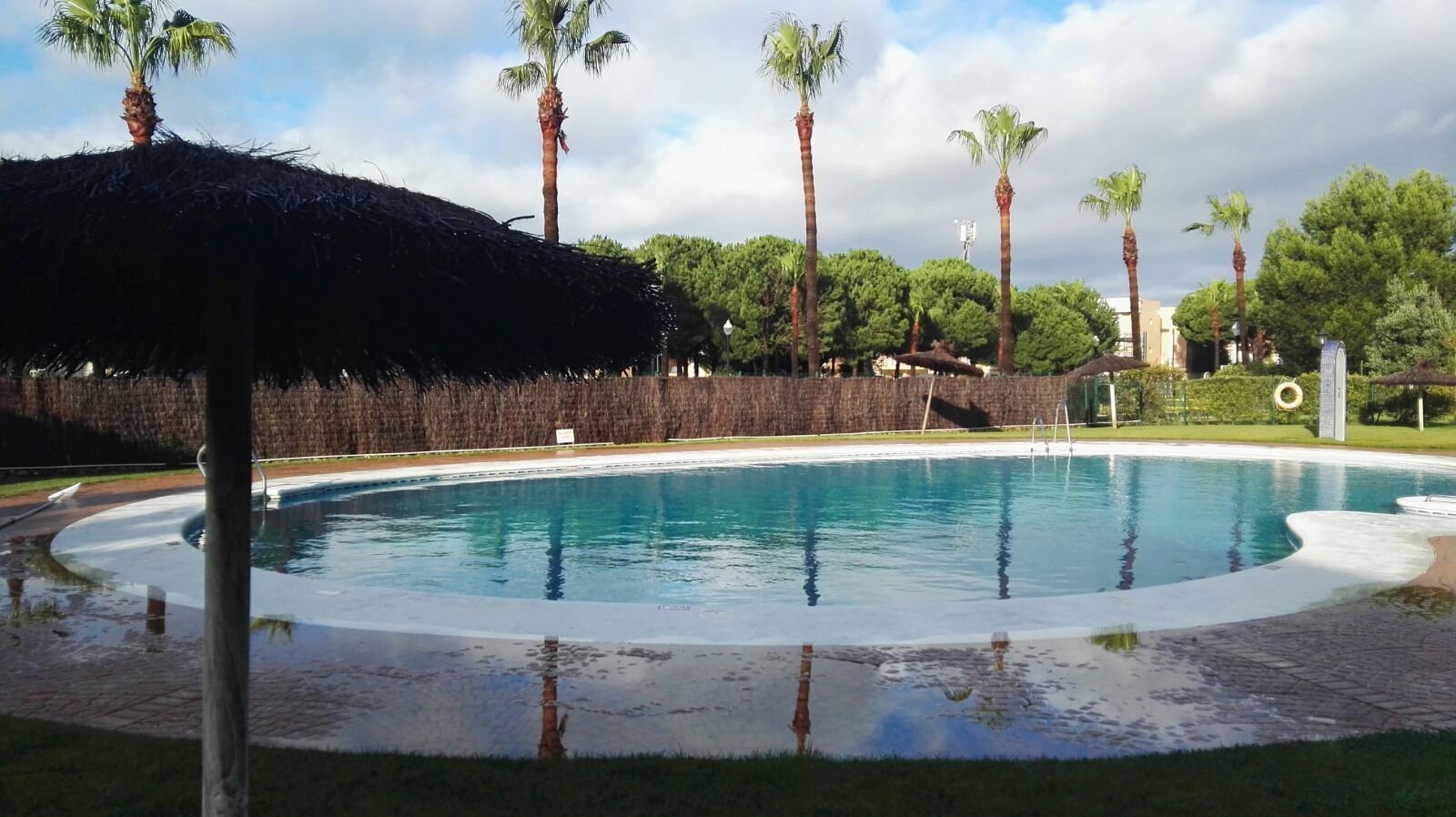 Piscina Apartamentos
