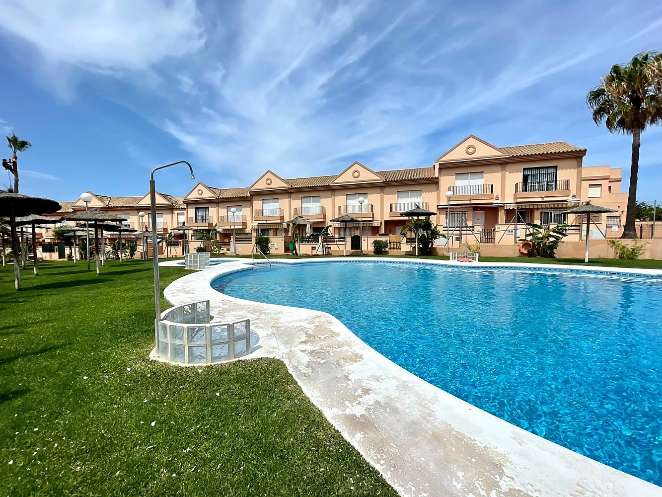 Piscina del apartamento Rocío Al Andalus Residencia en Chiclana de la Frontera