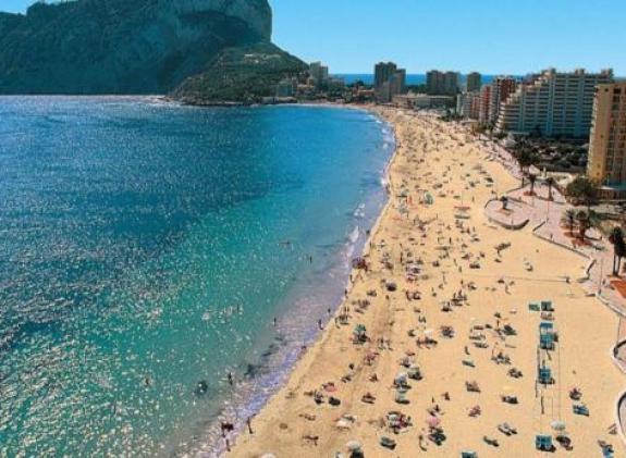 calpe-apartment-sleeps-5-pool-air-con image