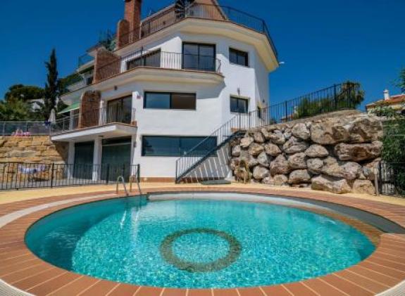 n-a-benalmadena-stunning-2bdr-villa-with-sea-views image