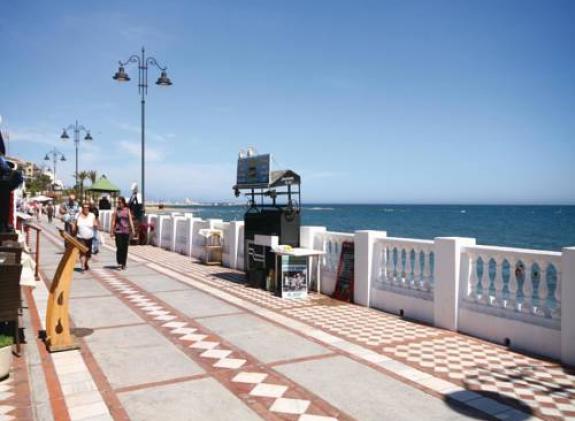 studio-benalmadena-with-an-outdoor-swimming-pool-03-1 image