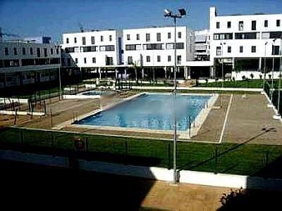 Apartamento con piscina en el centro.