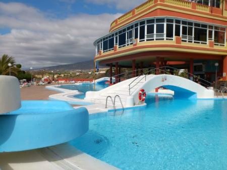 Complejo privado con piscina comunitaria