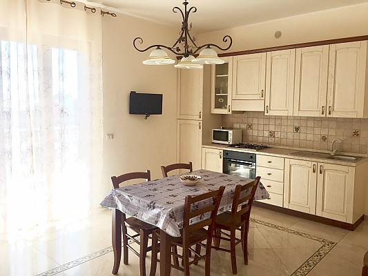 Magnífico apartamento de 2 dormitorios, baño, salón, cocina y terraza con vista al mar