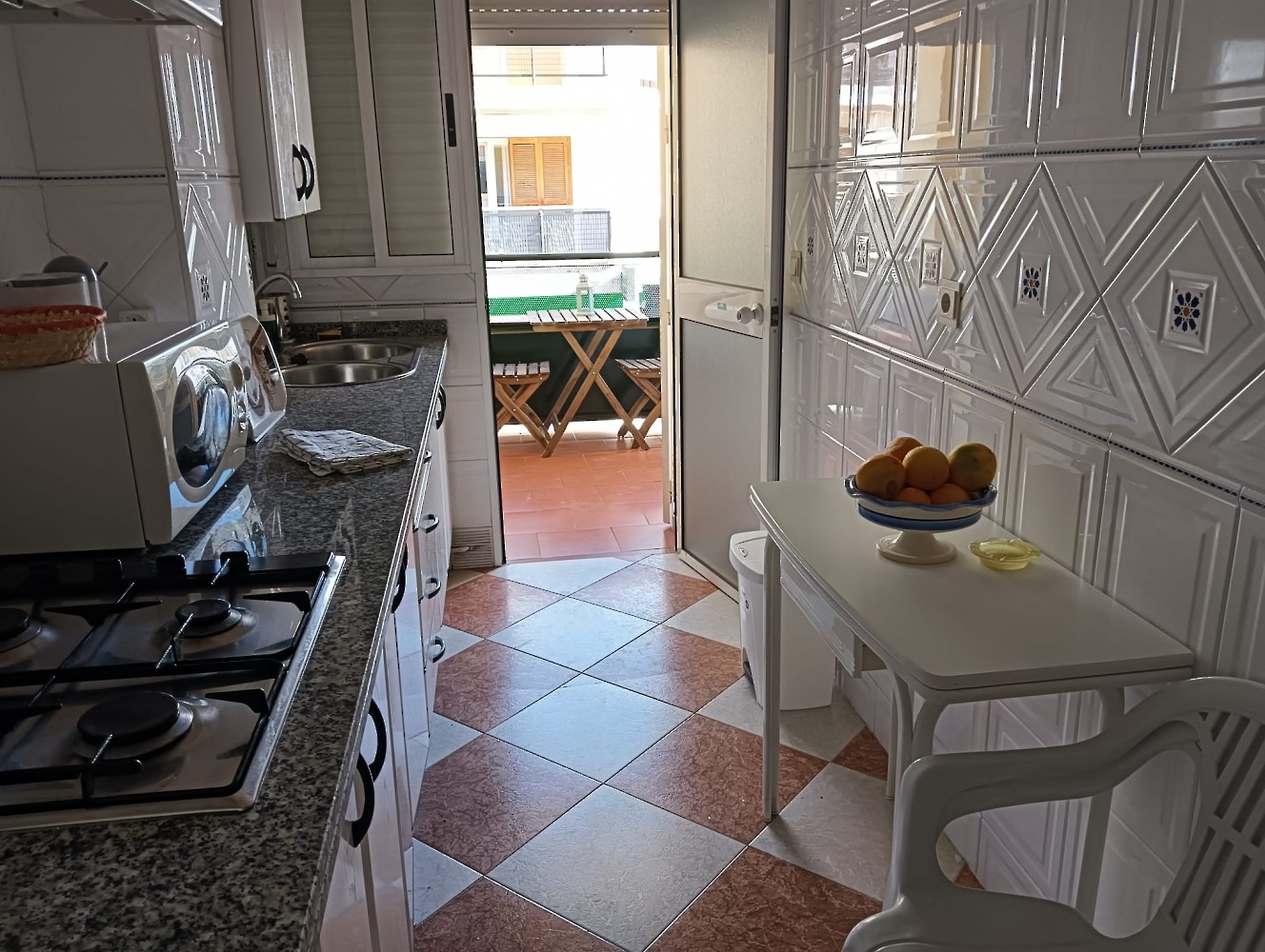Cocina Casa Delfin, cerca de la playa.