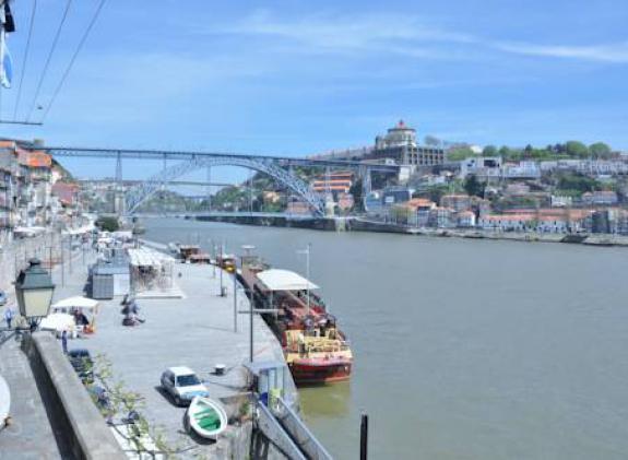 douro-apartments-rivertop image