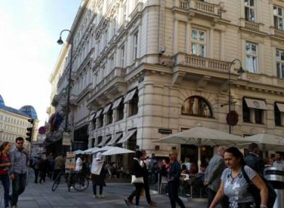 goldfisch-apartment-vienna-opera-house image