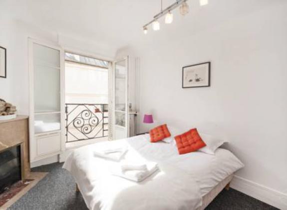 basic-marais-bretagne-apartment-paris image