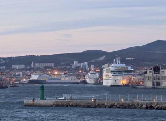 suite-novotel-marseille-centre-euromed image